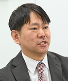 岡崎 氏