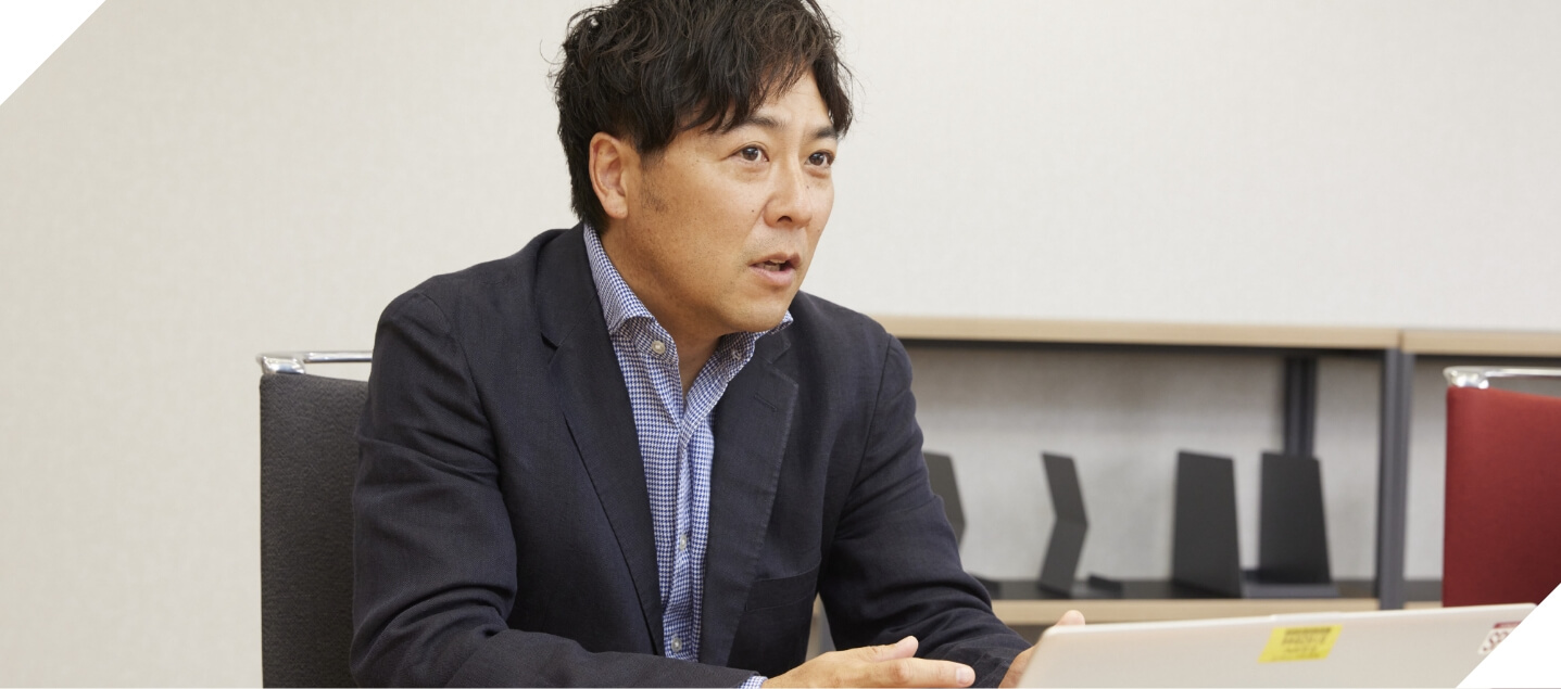 対談で話す小山