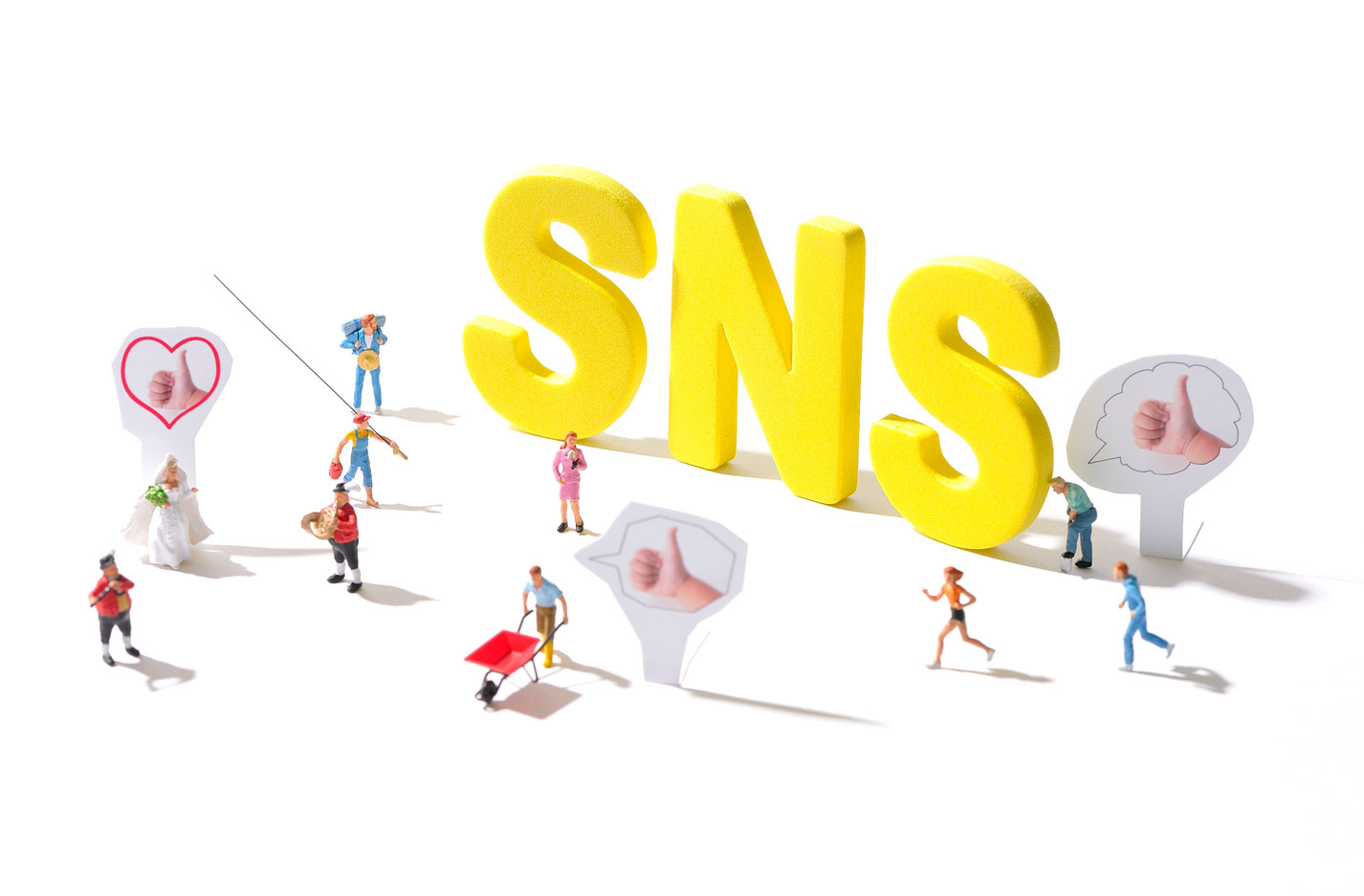 SNSマーケティングを活用するメリット・成果を上げるステップを解説