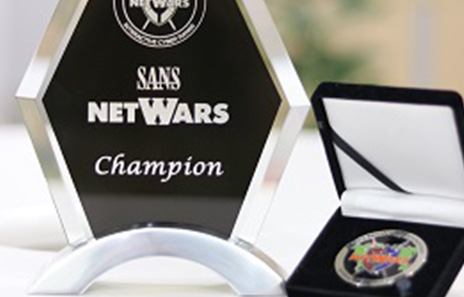 Core NetWars 日本大会 優勝トロフィーとメダル