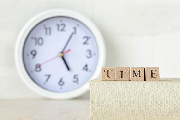 みなし残業（固定残業）とは？企業が知るべき違法になるケースや導入メリットを解説