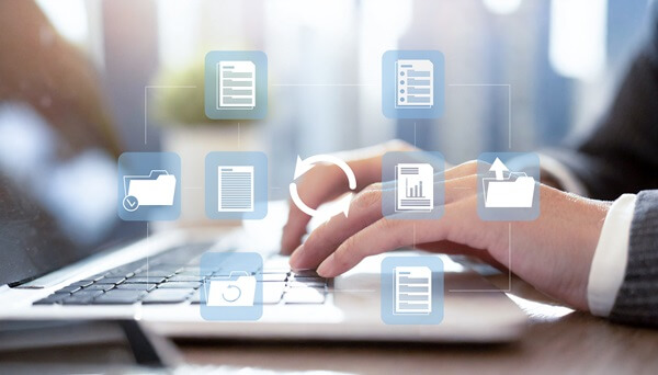 数千～数万人の従業員データ。既存のさまざまな周辺システムと連携したい