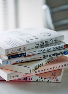 山口氏が執筆した著作の数々。一般層からビジネスパーソン、専門家まで、幅広い読者がいる