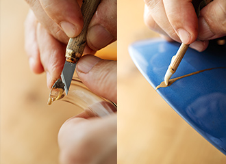 左／金粉をコーティングした漆が硬化したのちに、鯛の歯で表面を磨く 右／はみ出した漆は、ナイフで丁寧に削り取っていく